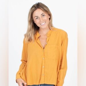 Yellow , small size (cloth and stone brand)
Comfy texture. Stylish 💛💛